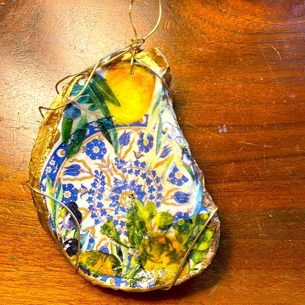 Vintage hand made oyster shell